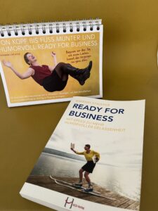 Barbara Stauffer schrieb zwei Bücher. Das erste heisst Ready for Business, ist ein Fachbuch und das zweite ein Praxisbuch mit 65 Muntermacherübungen fürs Business.