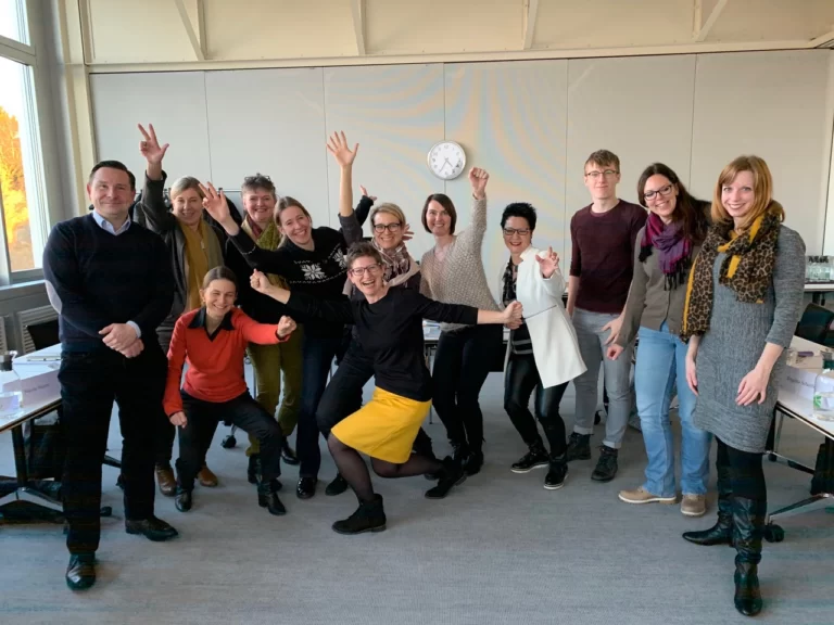 Humor in der Teambildung ist das beste soziale Schmiermittel